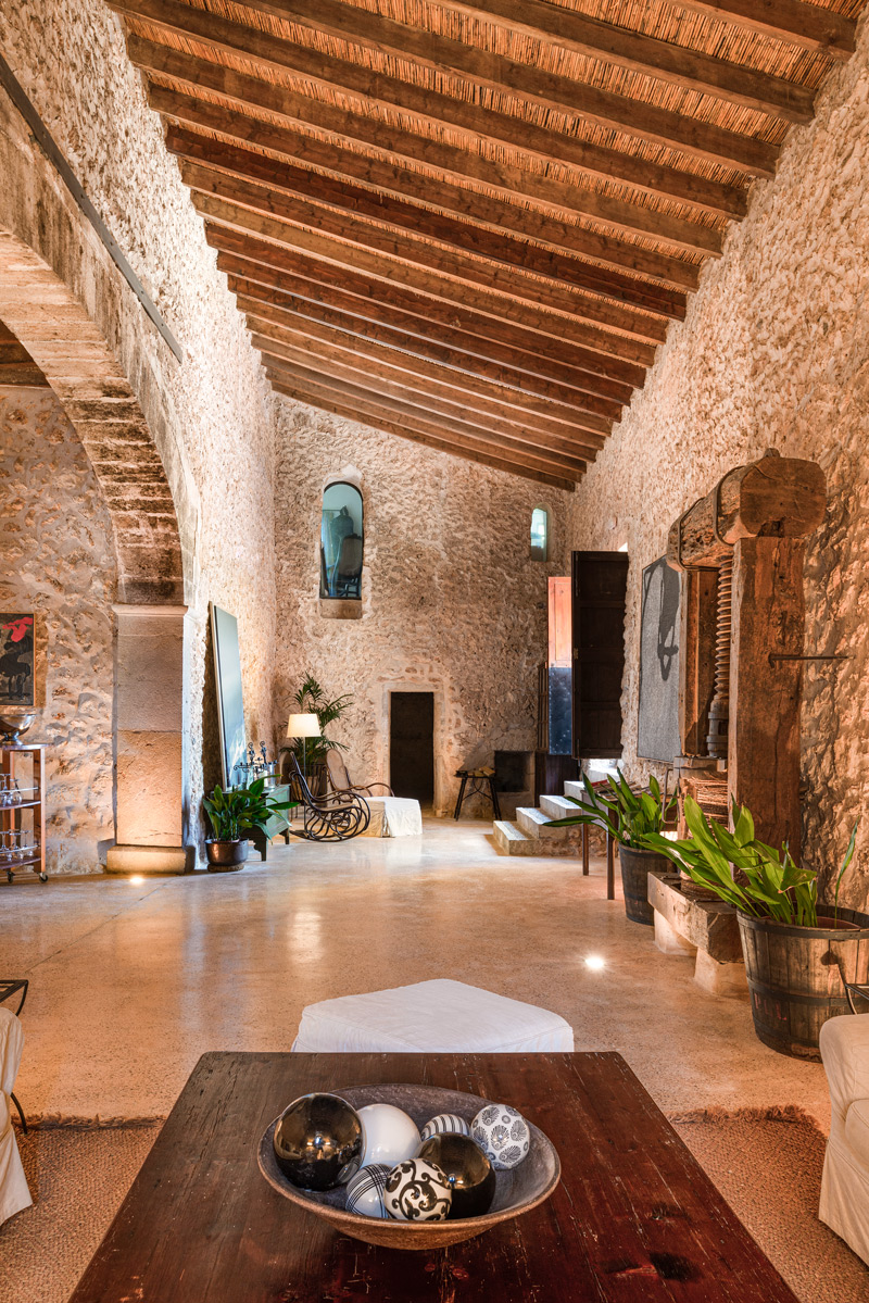 Vista general de Torrent Fals entre viñedos – fotografía de arquitectura en Mallorca