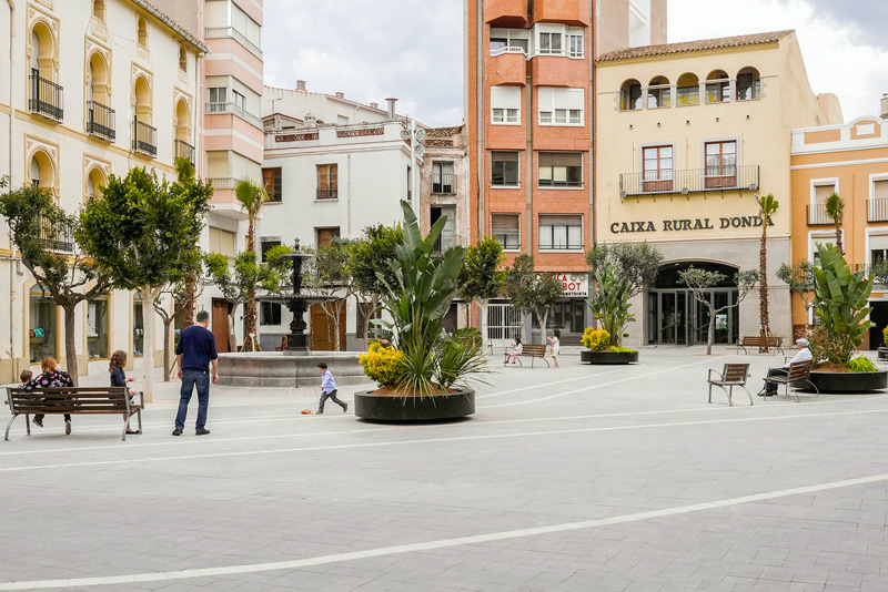 Uso ciudadano y recorridos en la Plaza El Pla de Onda