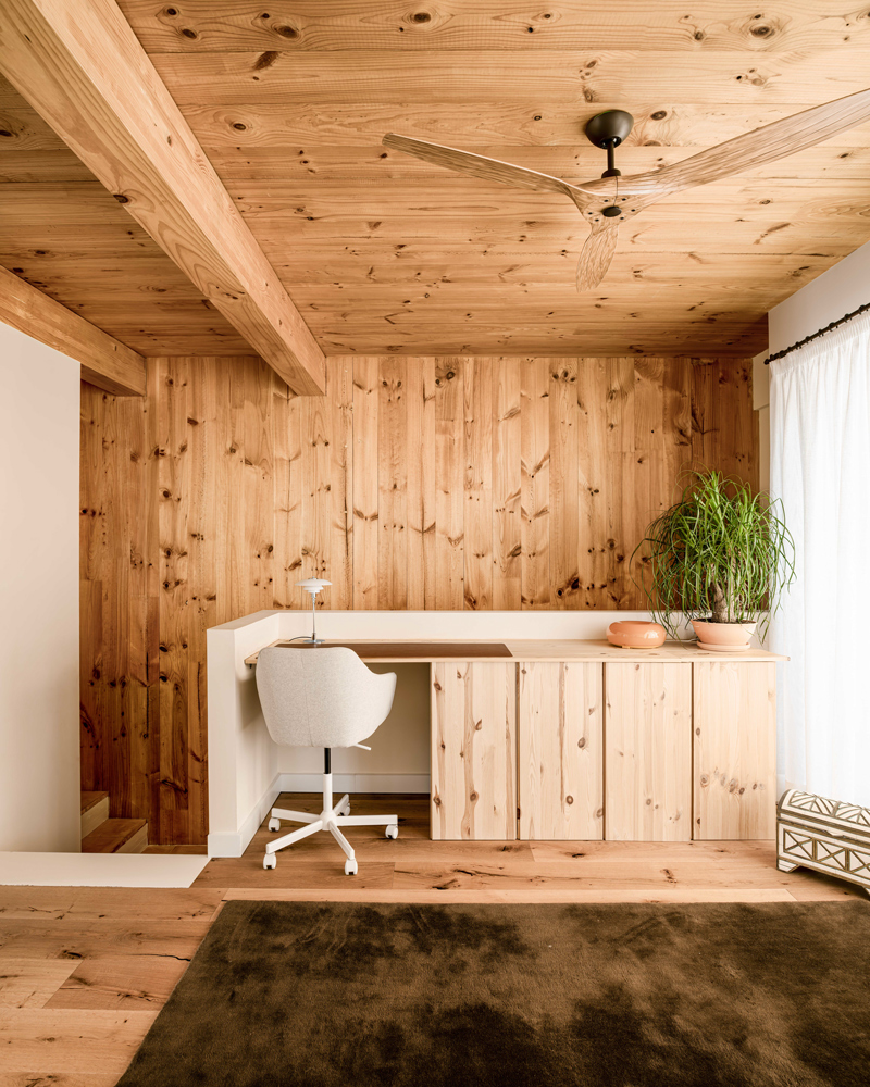 Casa de Madera y Barro Mallorca, vivienda contemporánea con estructura de madera vista