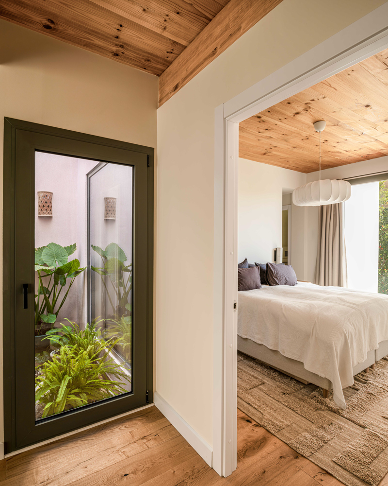 Casa de Madera y Barro con madera laminada y barro tradicional mallorquín